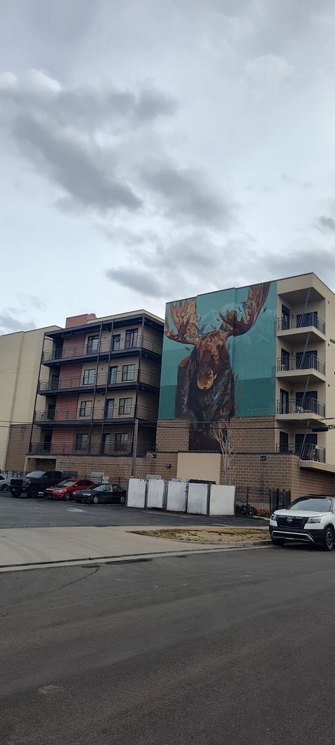 Building Photo - Gorgeous Condo!