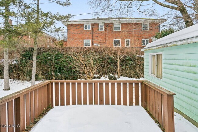 Building Photo - 165 S Pine Ave