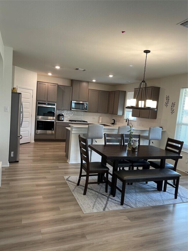 Building Photo - 1537 Sonny Dr