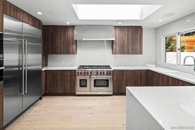Building Photo - 8471 El Paseo Grande