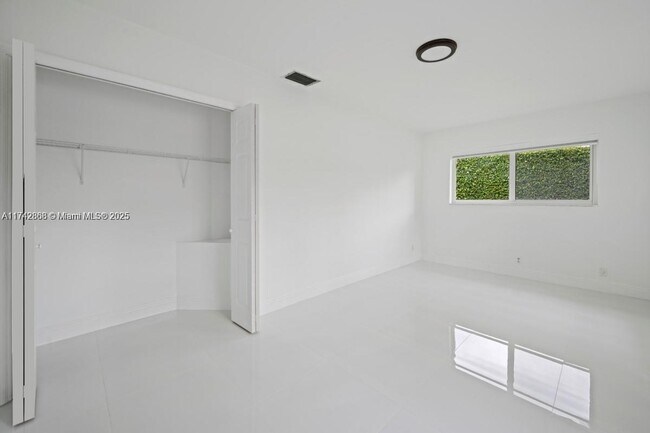 Building Photo - 2810 NE 60th St