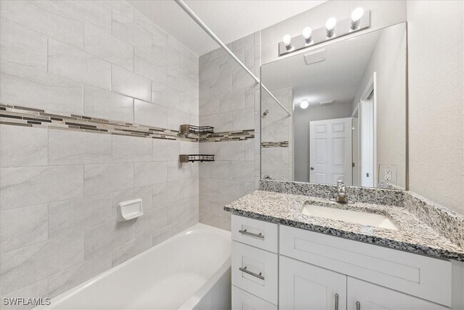 Building Photo - 2100 SW 41st St