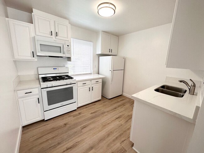 Building Photo - 33802 Castano Dr