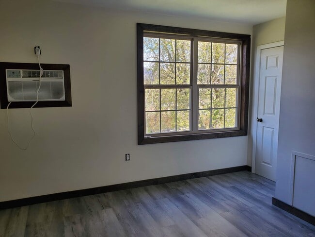 Building Photo - 237 Kingsley Dr