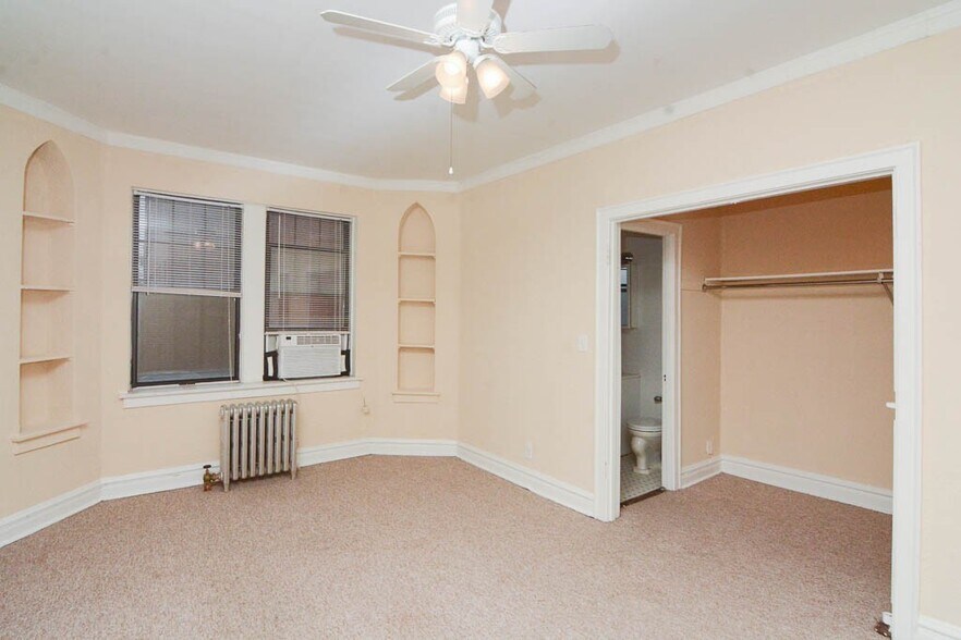 Building Photo - 4832 N Damen Ave