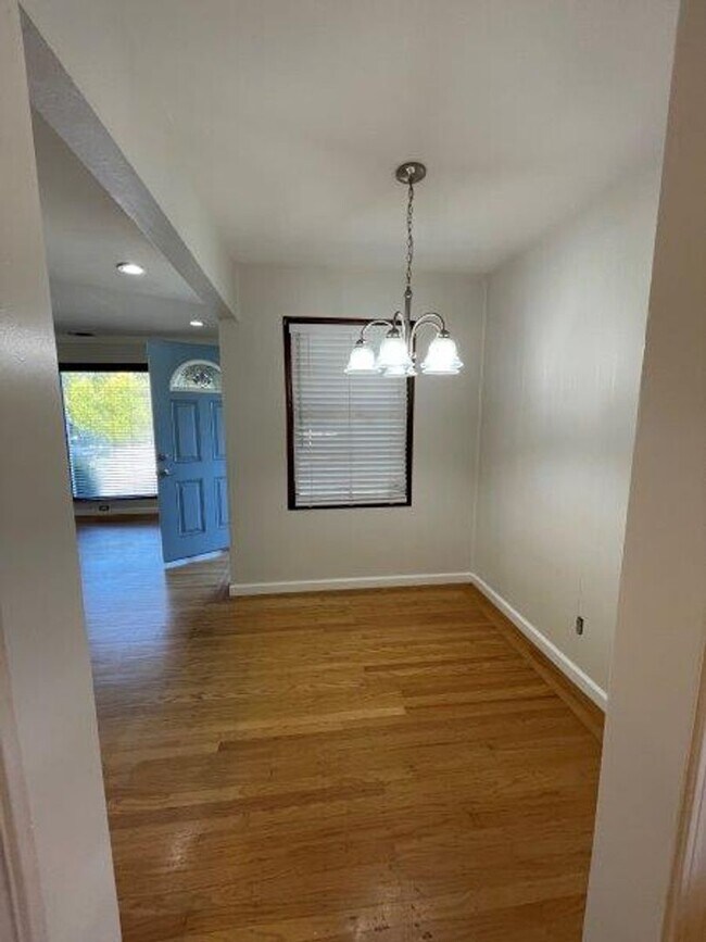 Building Photo - Cute Arden Park 2 Bedroom