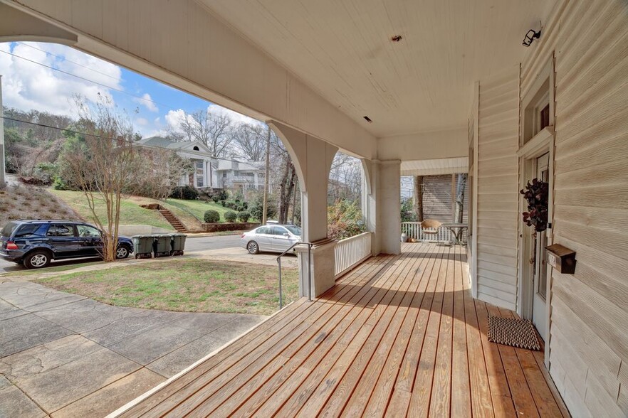 Building Photo - 2134 16th Ave S