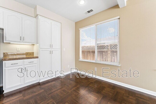 Building Photo - 137 Woodcrest Dr
