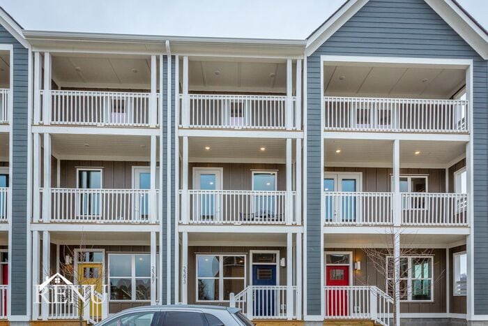 Primary Photo - 2341 E 18th St