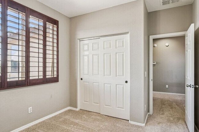 Building Photo - Beautiful 4 bedroom three bath home!