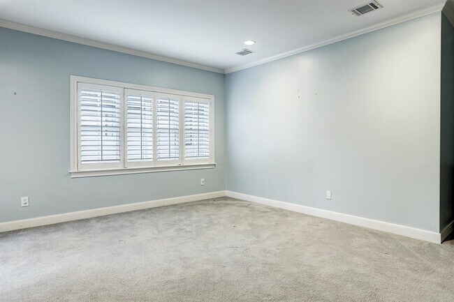Building Photo - 2435 Stanmore Dr