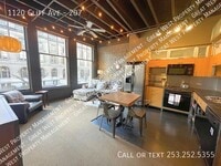 Building Photo - 1120 E Cliff Ave