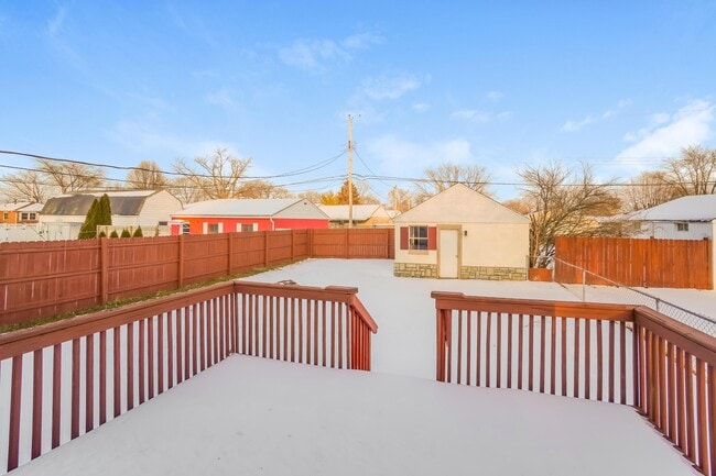 Building Photo - 494 Eldon Ave