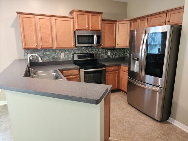 Building Photo - Beautiful Spacious Home in Huntington Place!