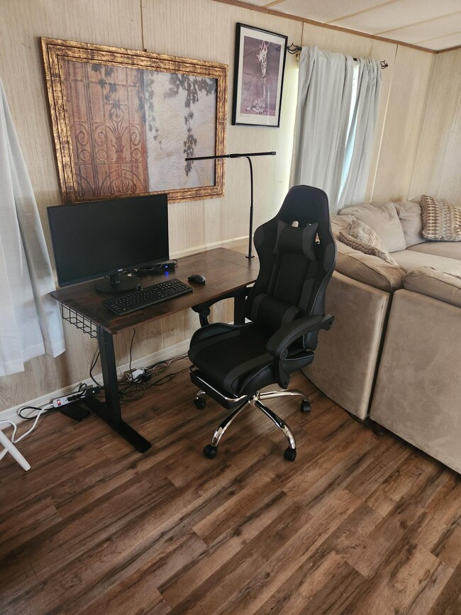 Building Photo - 2121 New Tampa Hwy