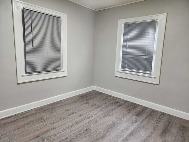 Building Photo - Welcome to this charming 2-bedroom, 1-bathroom single-family home located in the heart of Indiana...