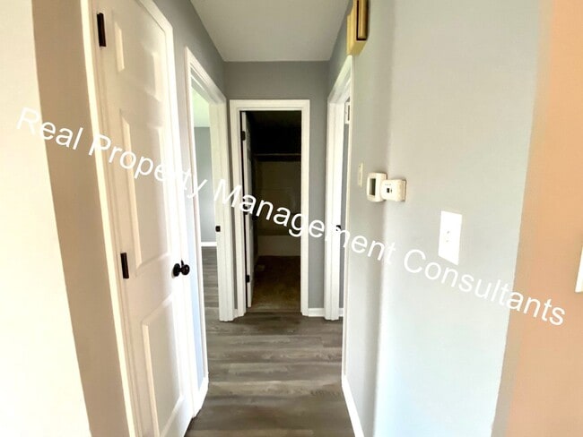 Building Photo - Lee's Summit 2 Bedroom Duplex