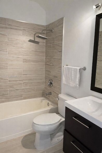 Building Photo - 3065 SE 1st Dr