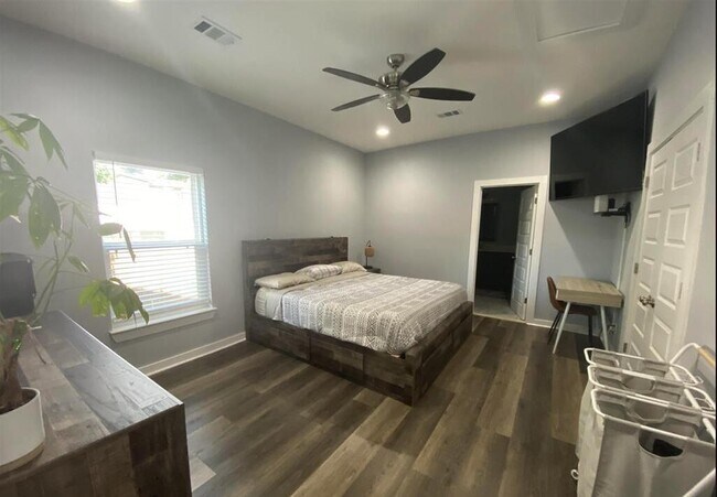 Building Photo - 1106 W Gregory St