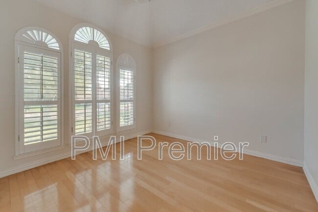 Building Photo - 2309 Kittyhawk Dr