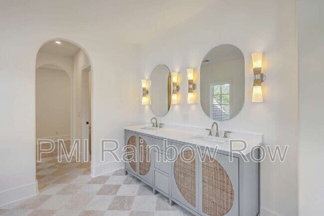 Building Photo - 755 Adluh St