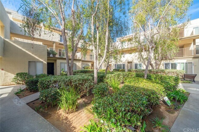 Building Photo - 13754 Mango Dr