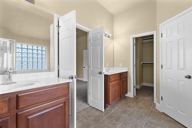 Building Photo - 10128 Channel Island Dr
