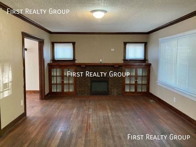 Building Photo - 1102 Beaumont-
