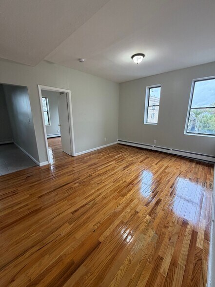 Building Photo - 246 Roseville Ave