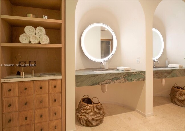 Building Photo - 801 S Miami Ave