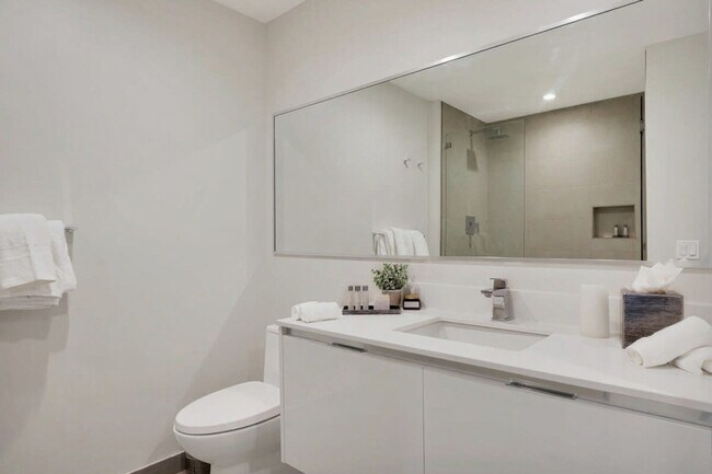 Building Photo - 777 N Ocean Dr