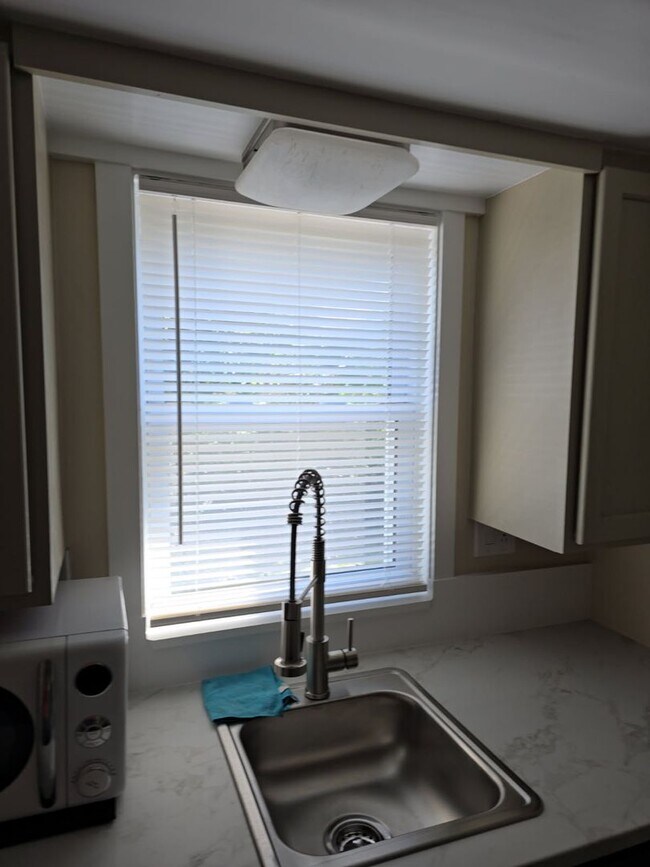 Building Photo - 802 N B St