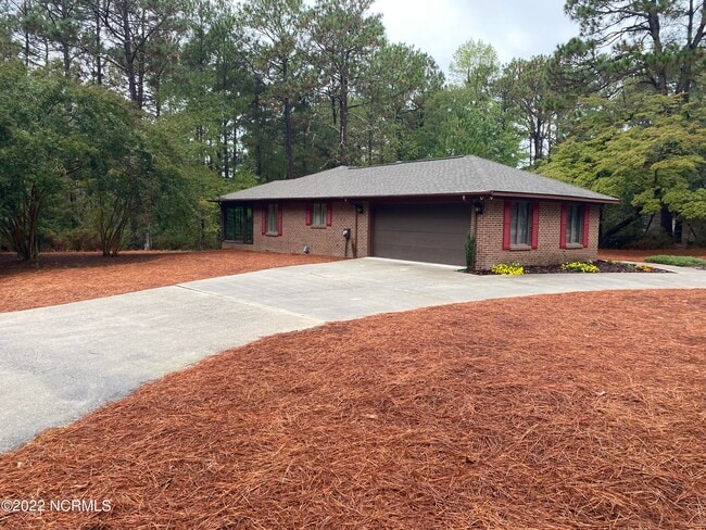 Building Photo - 285 Lake Forest Dr