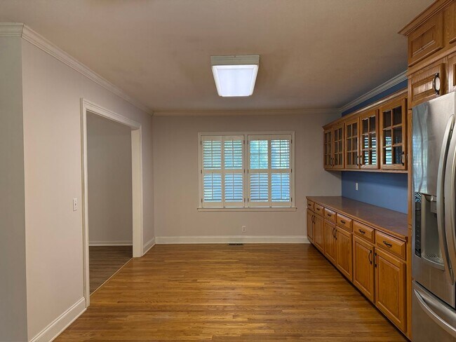 Building Photo - In City Limits!!!