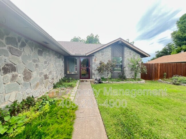 Building Photo - 1615 Honeysuckle Ln