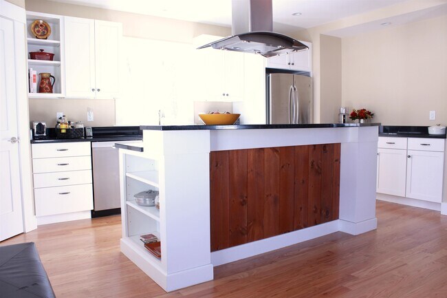 Building Photo - 26 N Main St