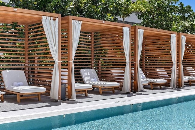 Building Photo - 2678 Tigertail Ave