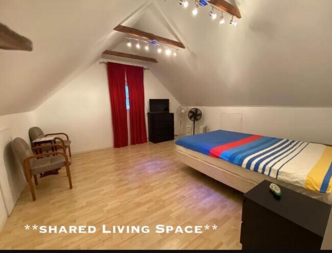 Building Photo - bedroom in Los Angeles CA 90018