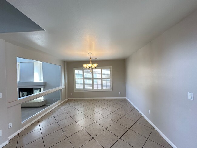 Building Photo - Pinnacle Peaks-Torrey Pines Southwest