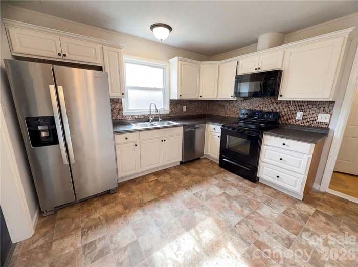 Building Photo - 120 Sunset Ln