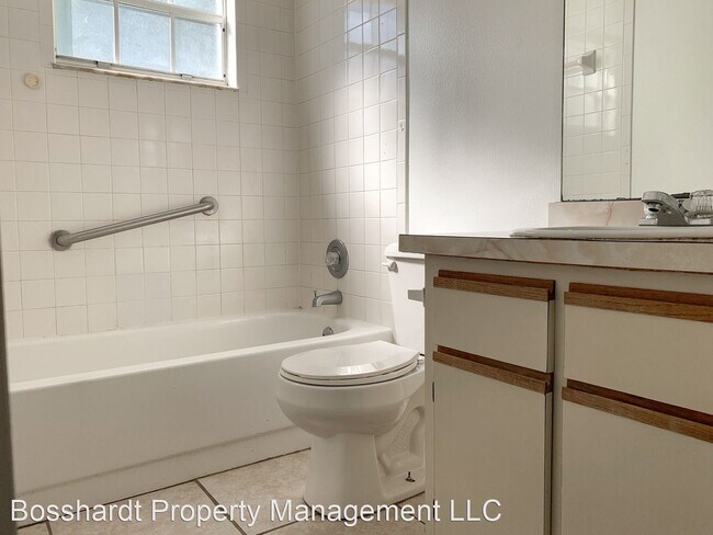 Building Photo - 3 br, 2 bath House - 450 Fairways Cir A103
