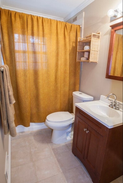 Building Photo - 1915 Walker Ave