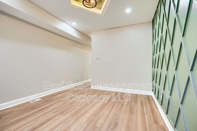 Building Photo - 319 S Mount St