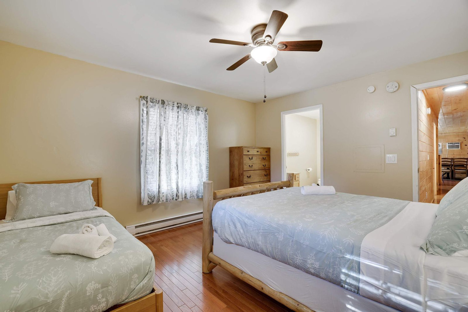 Building Photo - 255 Hillary Dr W