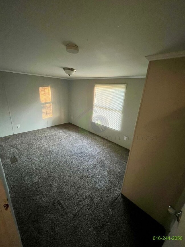 Building Photo - 3 Bedroom Mobile Home! Available NOW! Middleburry!