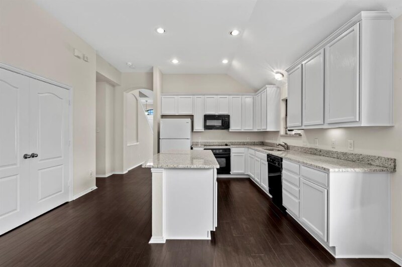 Building Photo - 2356 Aurora Dr