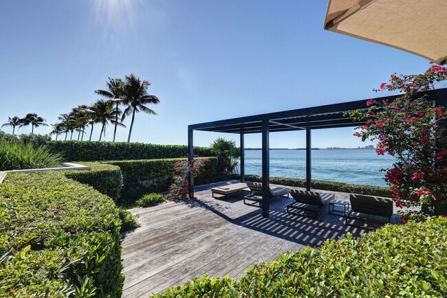 Building Photo - 5245 Fisher Island Dr
