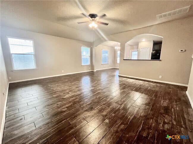 Building Photo - 738 Great Oaks Dr