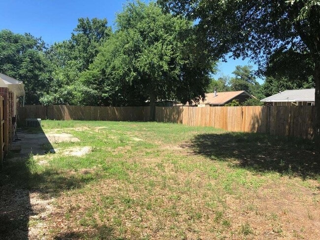 Building Photo - 706 Cottonwood Ct