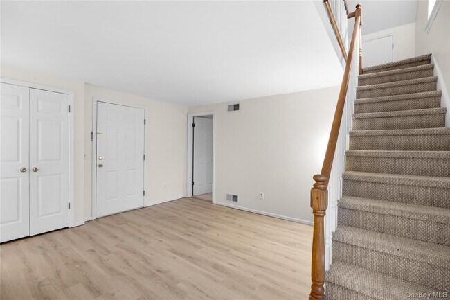 Building Photo - 17 Fairview St